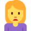 Emoji de mujer frunciendo el ceño en Twitter